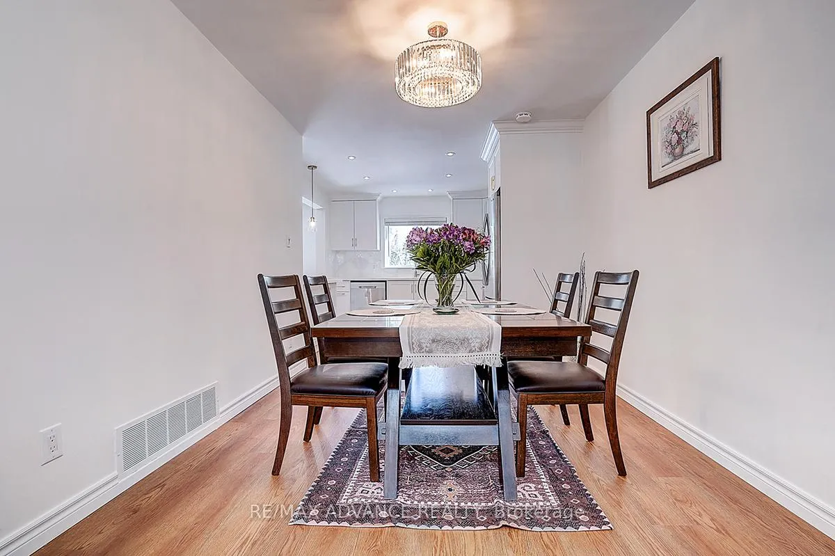 Photo 8 of 25 West Borough Street, Markham, Aileen-Willowbrook — HOMEH