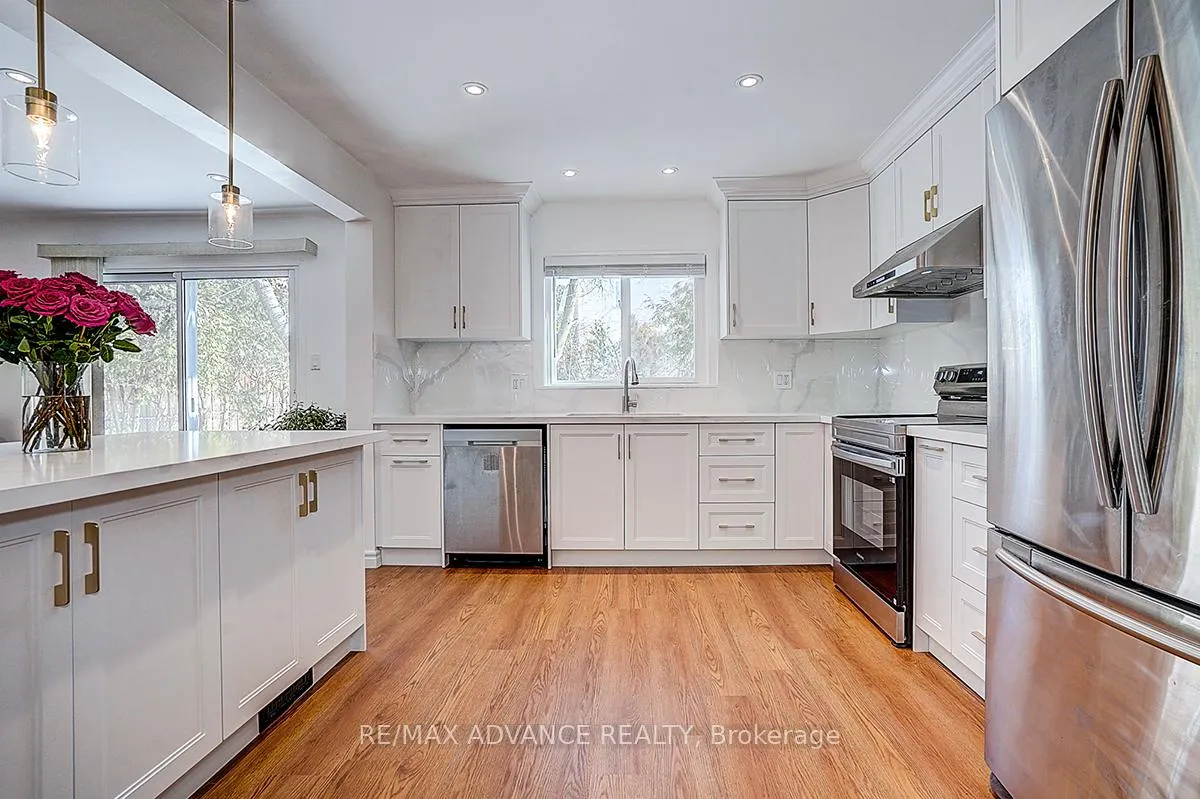 Photo 10 of 25 West Borough Street, Markham, Aileen-Willowbrook — HOMEH
