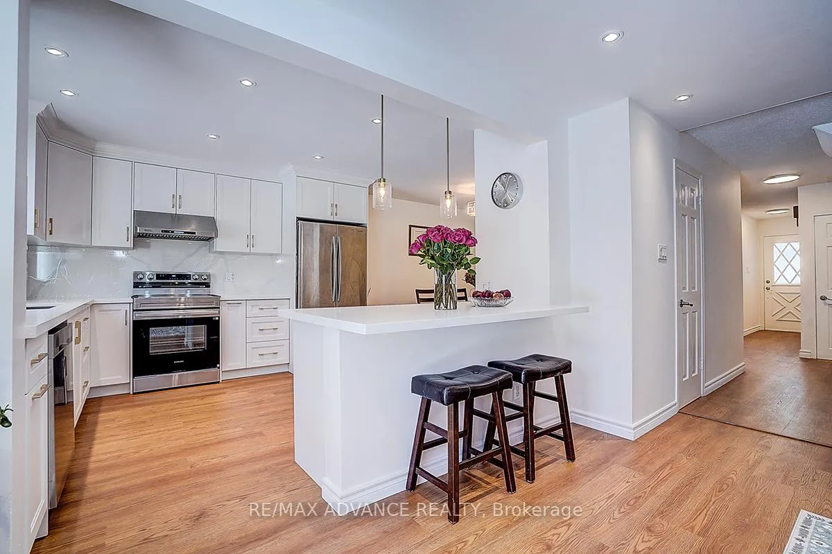 Photo 15 of 25 West Borough Street, Markham, Aileen-Willowbrook — HOMEH