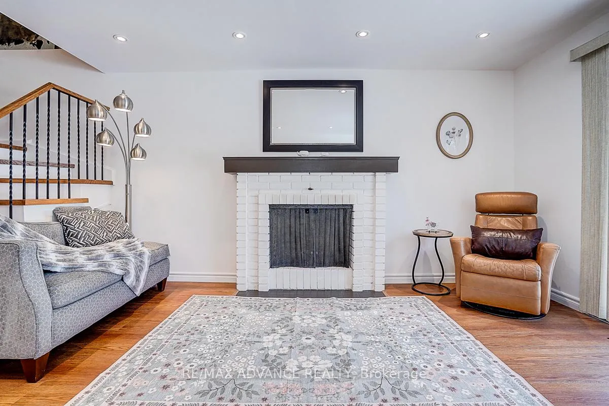Photo 18 of 25 West Borough Street, Markham, Aileen-Willowbrook — HOMEH