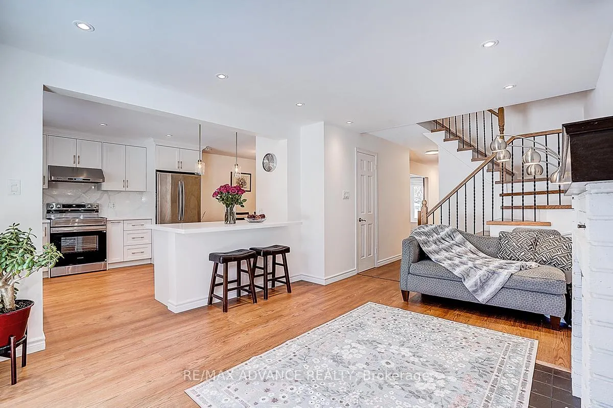 Photo 20 of 25 West Borough Street, Markham, Aileen-Willowbrook — HOMEH