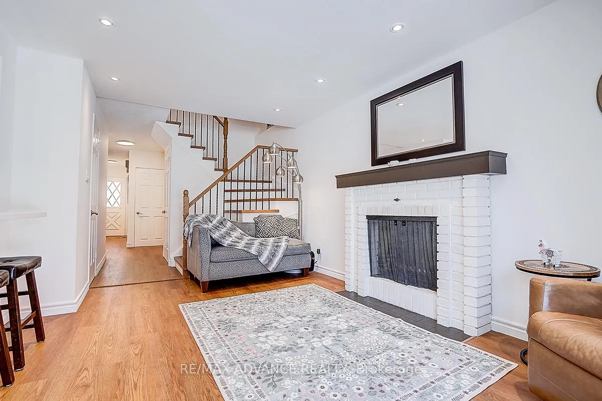 Photo 21 of 25 West Borough Street, Markham, Aileen-Willowbrook — HOMEH