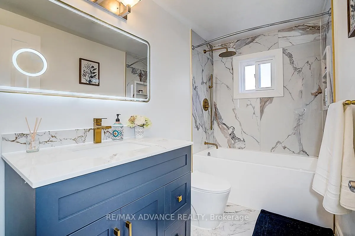 Photo 37 of 25 West Borough Street, Markham, Aileen-Willowbrook — HOMEH