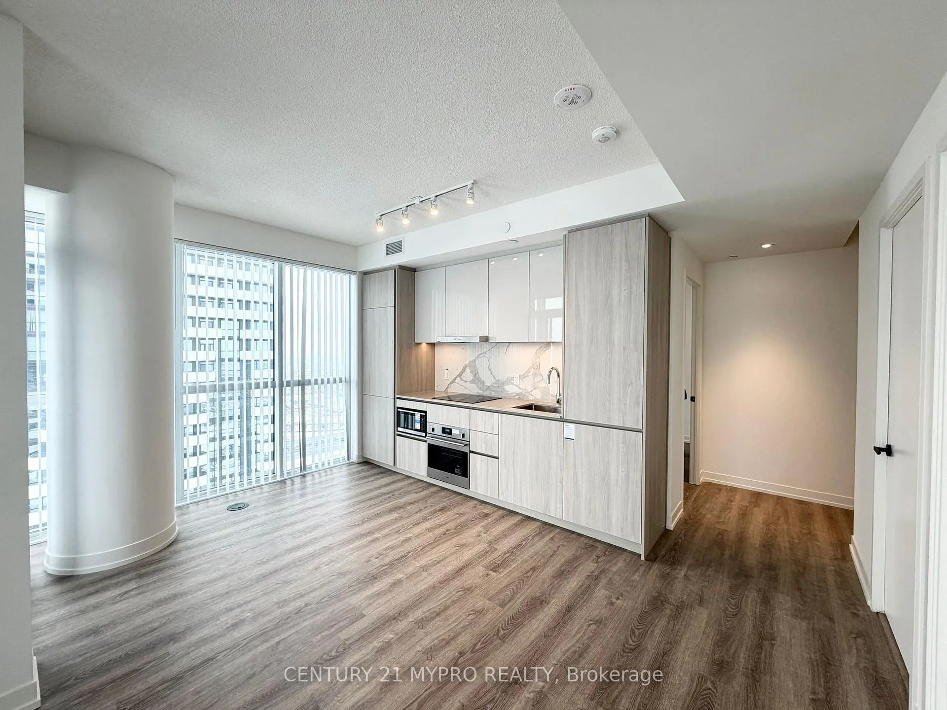 Photo 3 of Unit 5812, 8 Interchange Way, Vaughan, Vaughan Corporate Centre — HOMEH