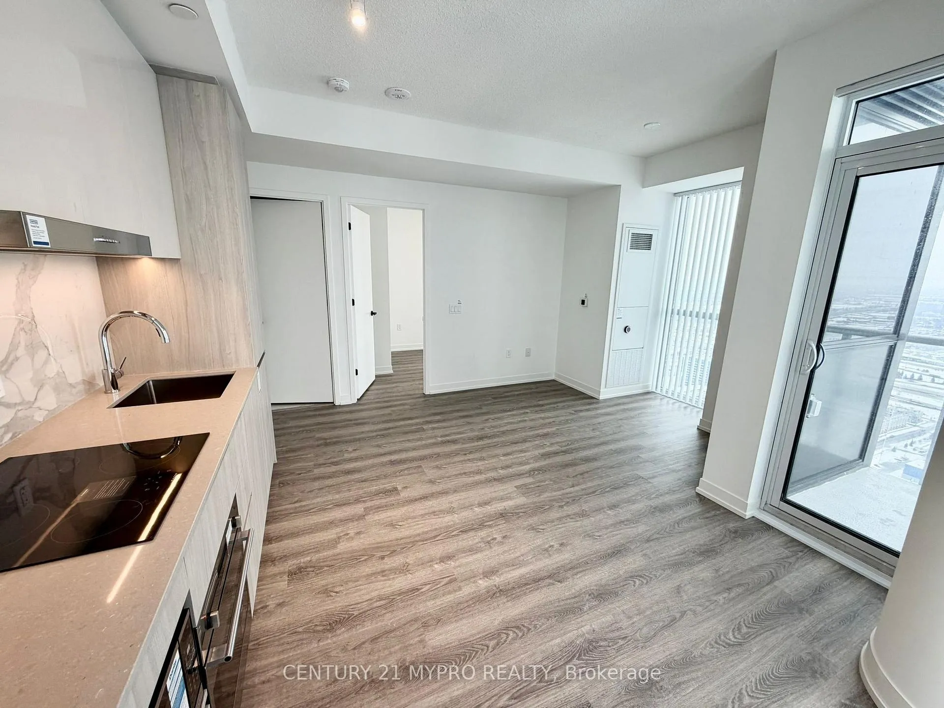 Photo 7 of Unit 5812, 8 Interchange Way, Vaughan, Vaughan Corporate Centre — HOMEH