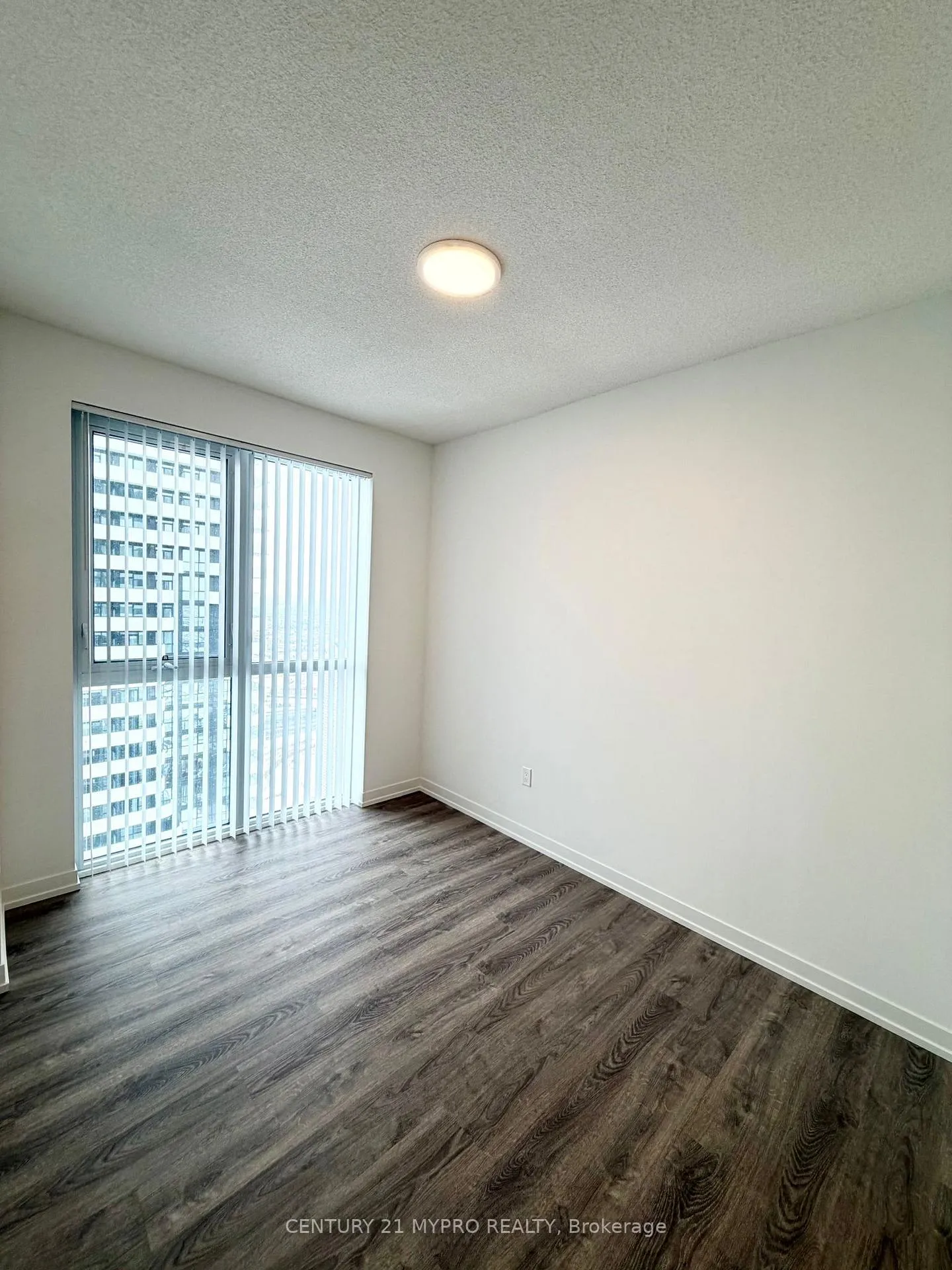 Photo 10 of Unit 5812, 8 Interchange Way, Vaughan, Vaughan Corporate Centre — HOMEH
