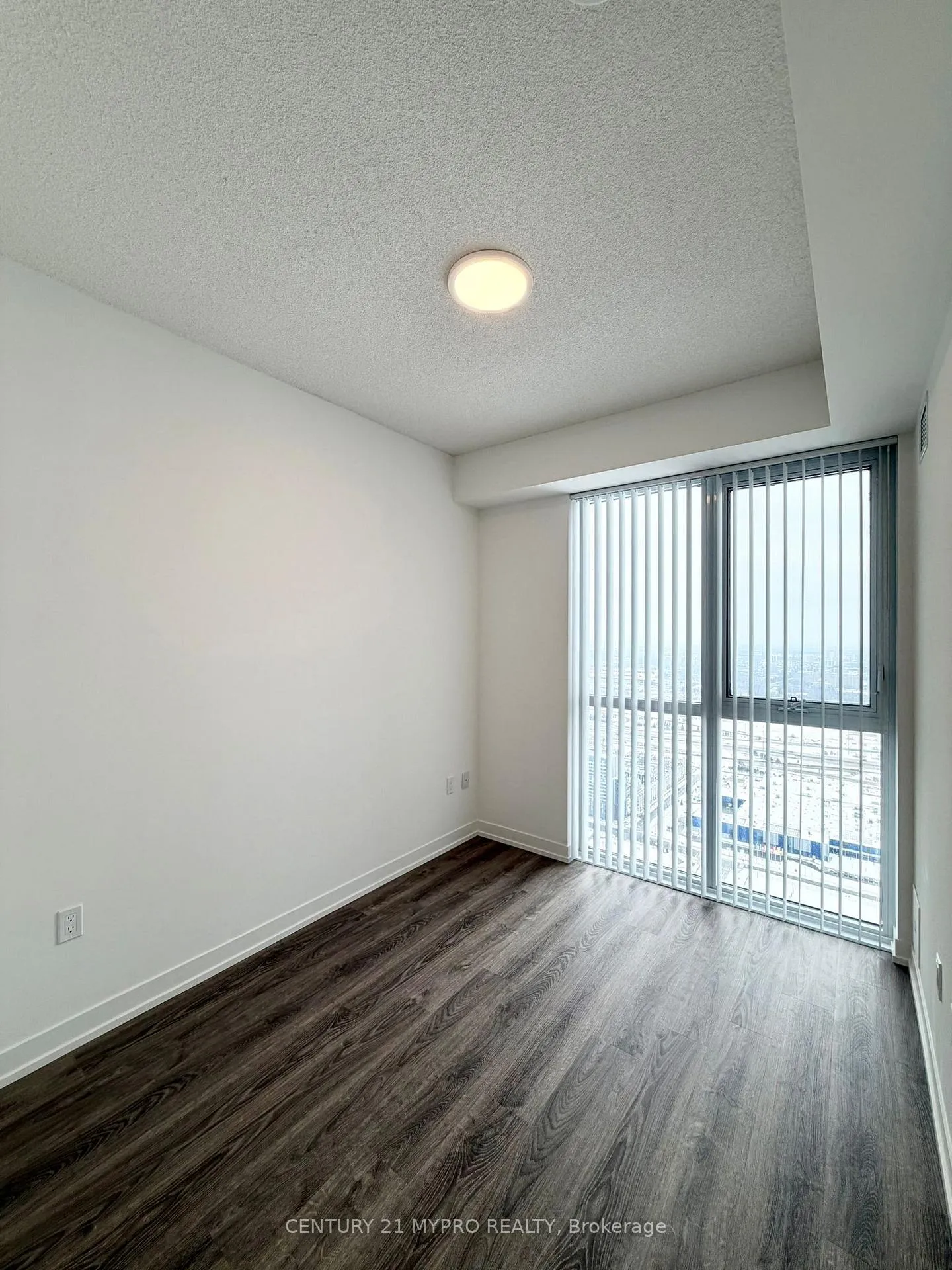 Photo 13 of Unit 5812, 8 Interchange Way, Vaughan, Vaughan Corporate Centre — HOMEH