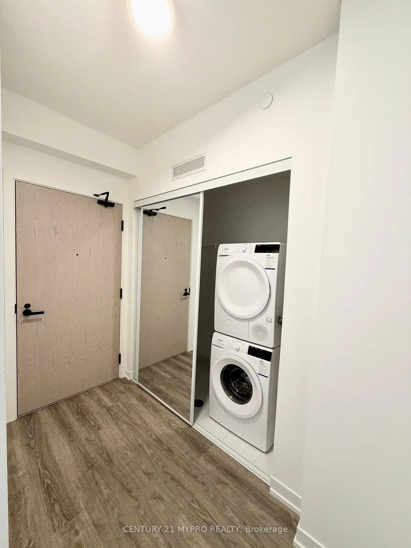 Photo 20 of Unit 5812, 8 Interchange Way, Vaughan, Vaughan Corporate Centre — HOMEH