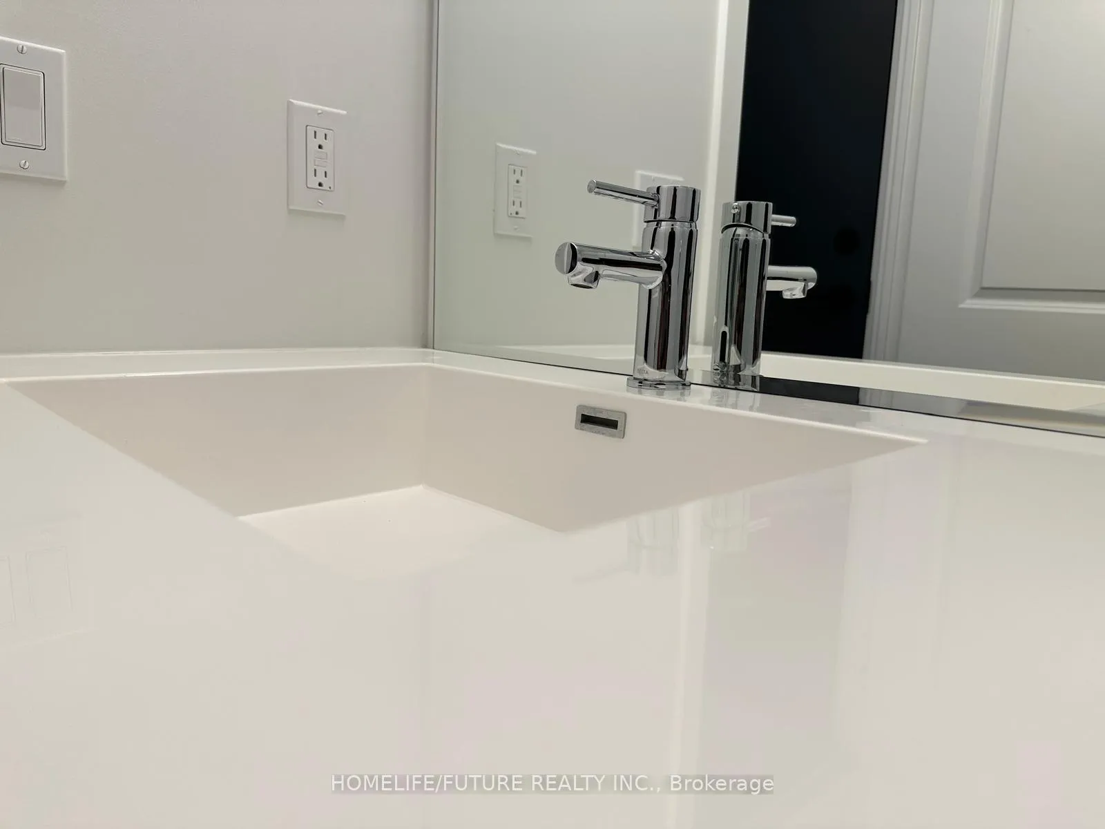 Photo 3 of Unit 115, 1010 Dundas Street E, Whitby, Blue Grass Meadows — HOMEH