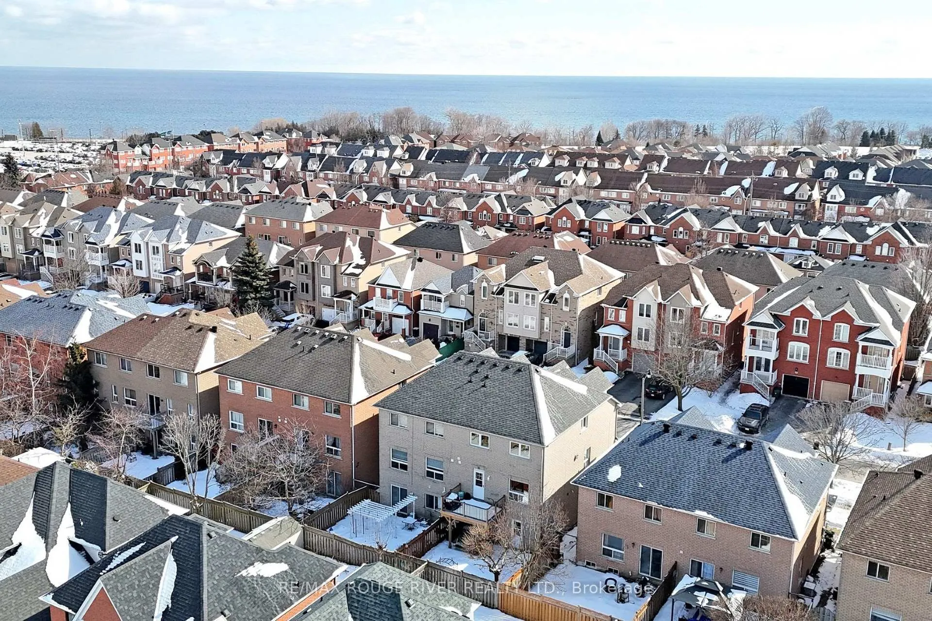 Photo 2 of 10 Moorefield Drive, Scarborough, Rouge — HOMEH