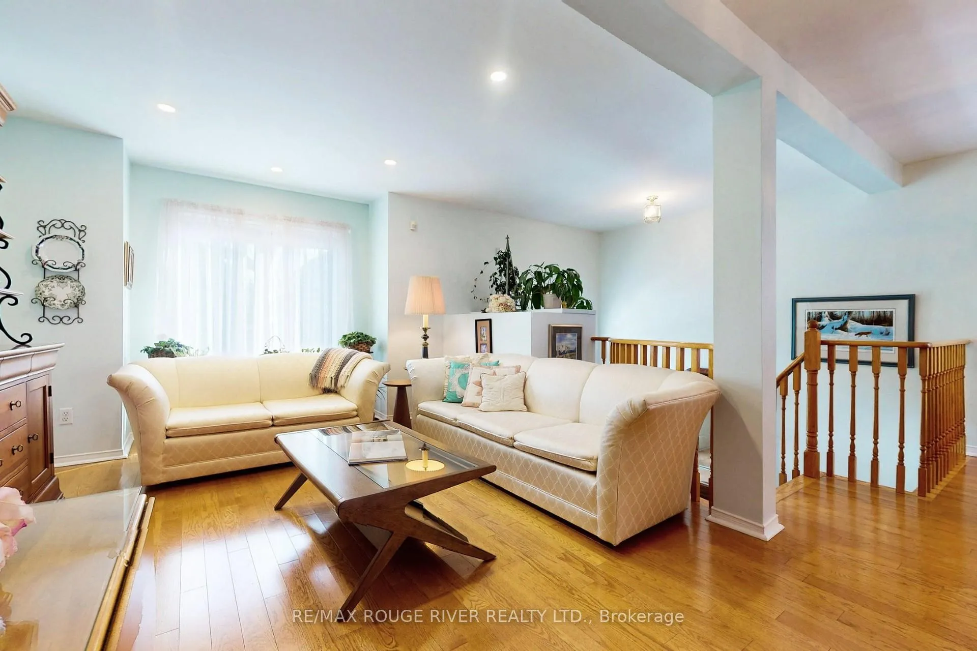 Photo 5 of 10 Moorefield Drive, Scarborough, Rouge — HOMEH