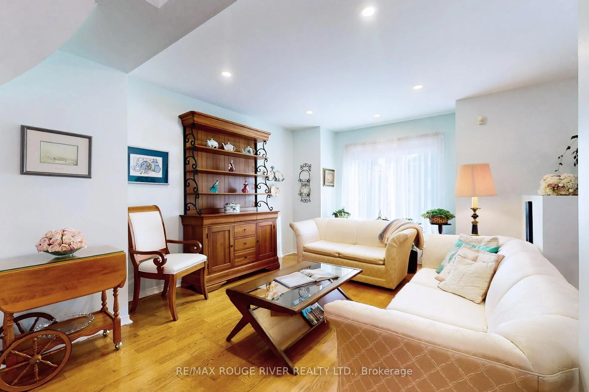 Photo 6 of 10 Moorefield Drive, Scarborough, Rouge — HOMEH