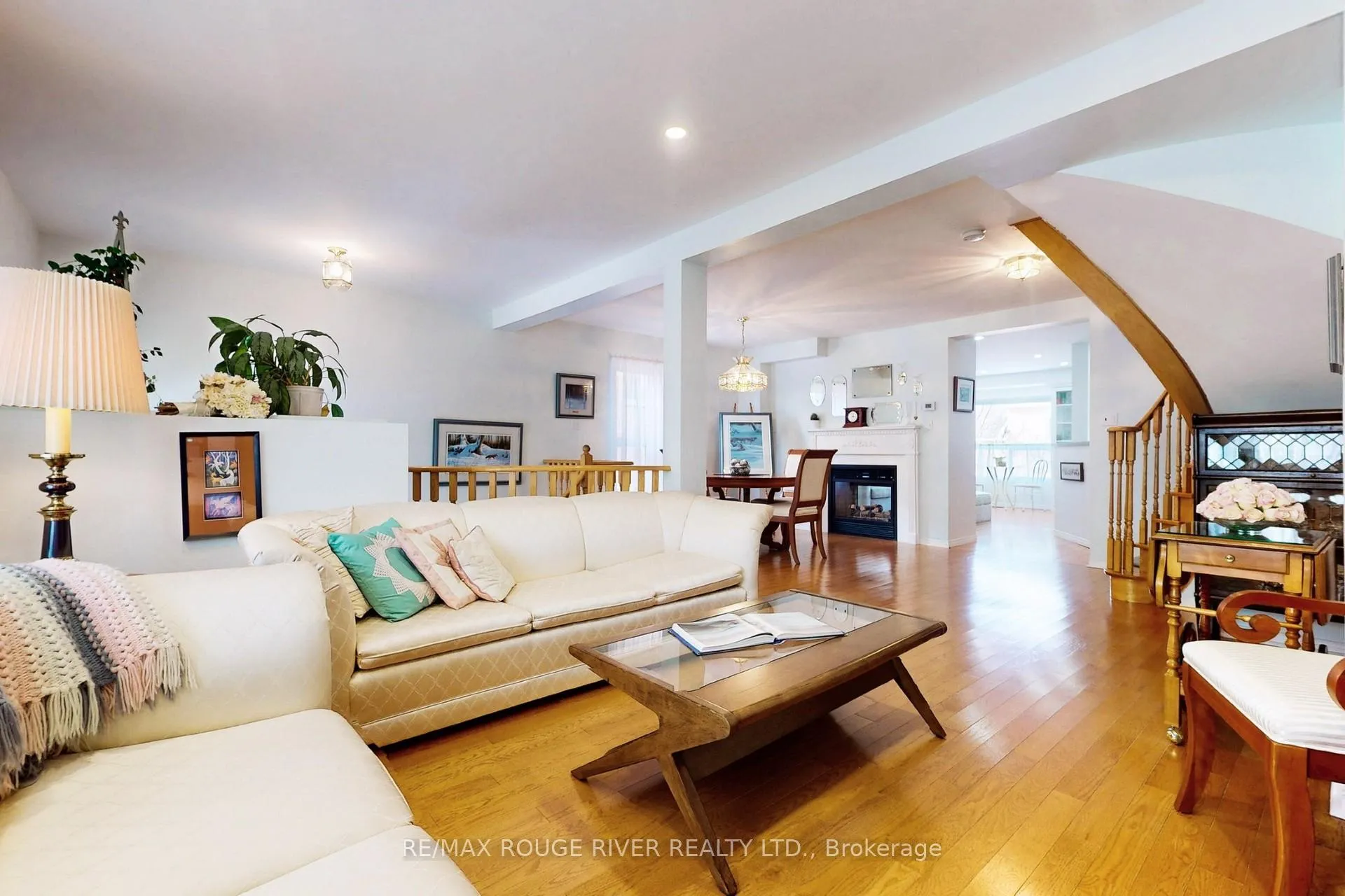 Photo 7 of 10 Moorefield Drive, Scarborough, Rouge — HOMEH
