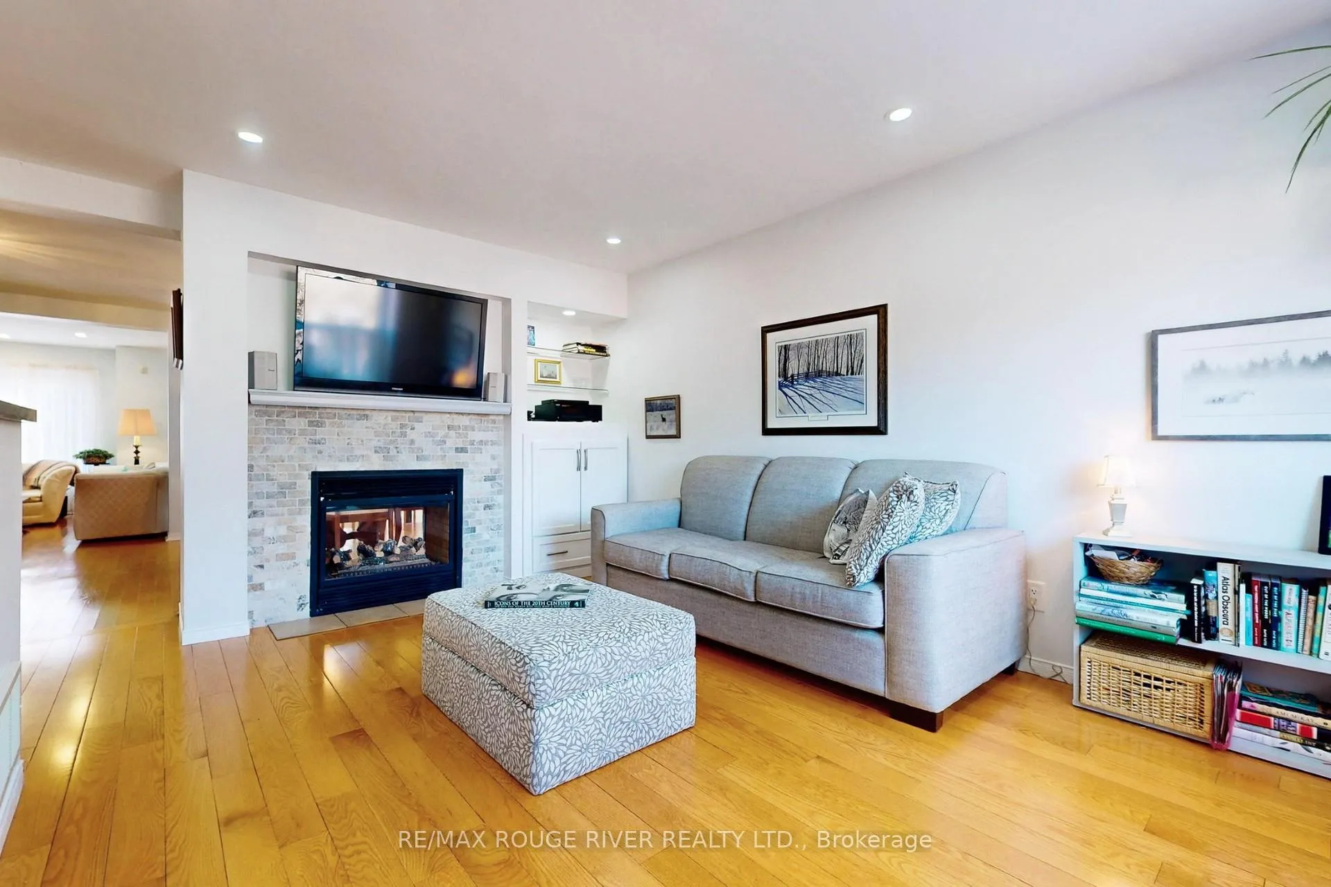 Photo 11 of 10 Moorefield Drive, Scarborough, Rouge — HOMEH