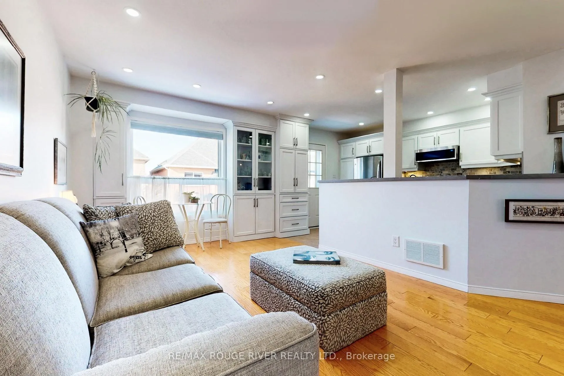 Photo 12 of 10 Moorefield Drive, Scarborough, Rouge — HOMEH