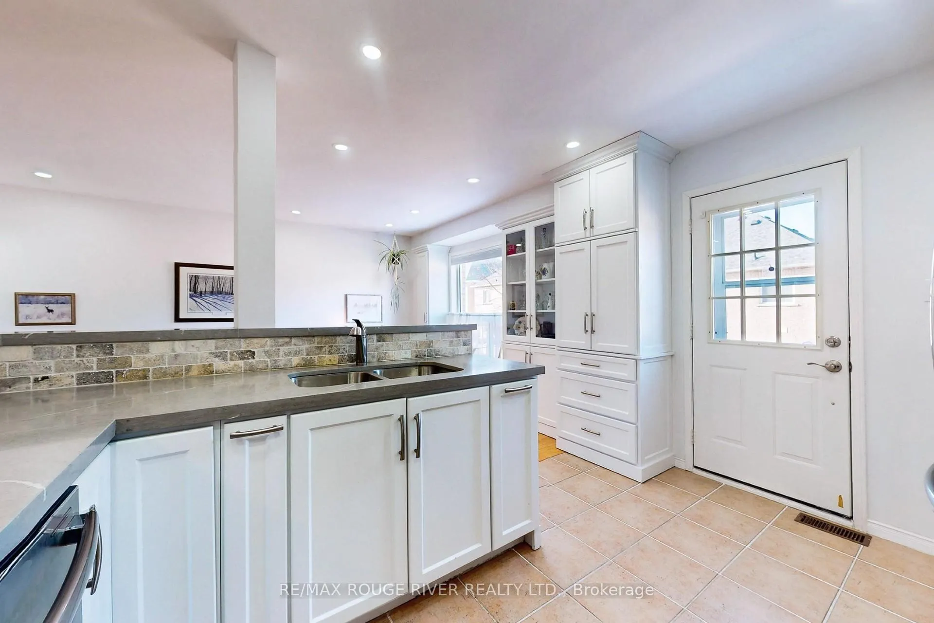 Photo 15 of 10 Moorefield Drive, Scarborough, Rouge — HOMEH