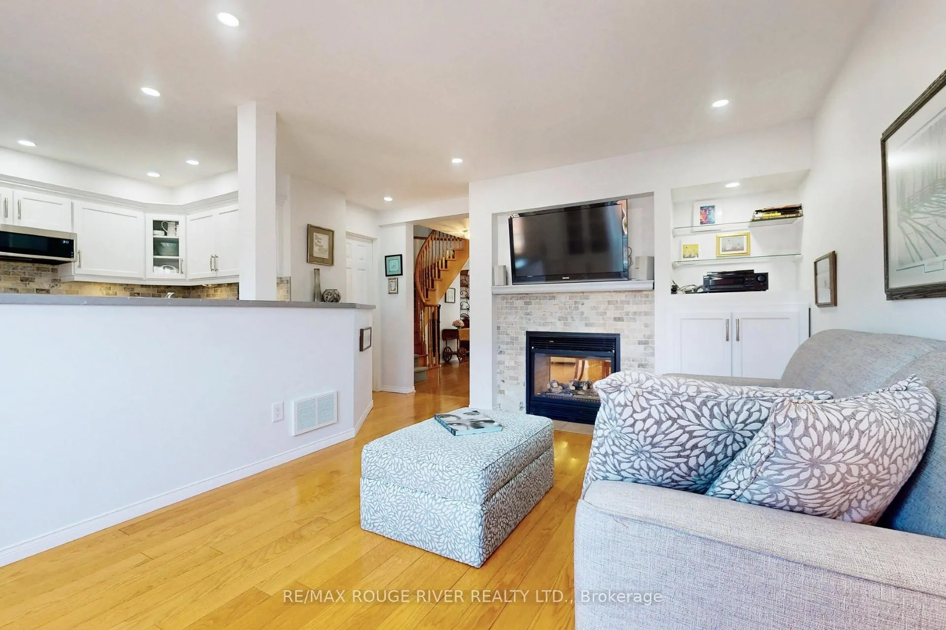 Photo 23 of 10 Moorefield Drive, Scarborough, Rouge — HOMEH
