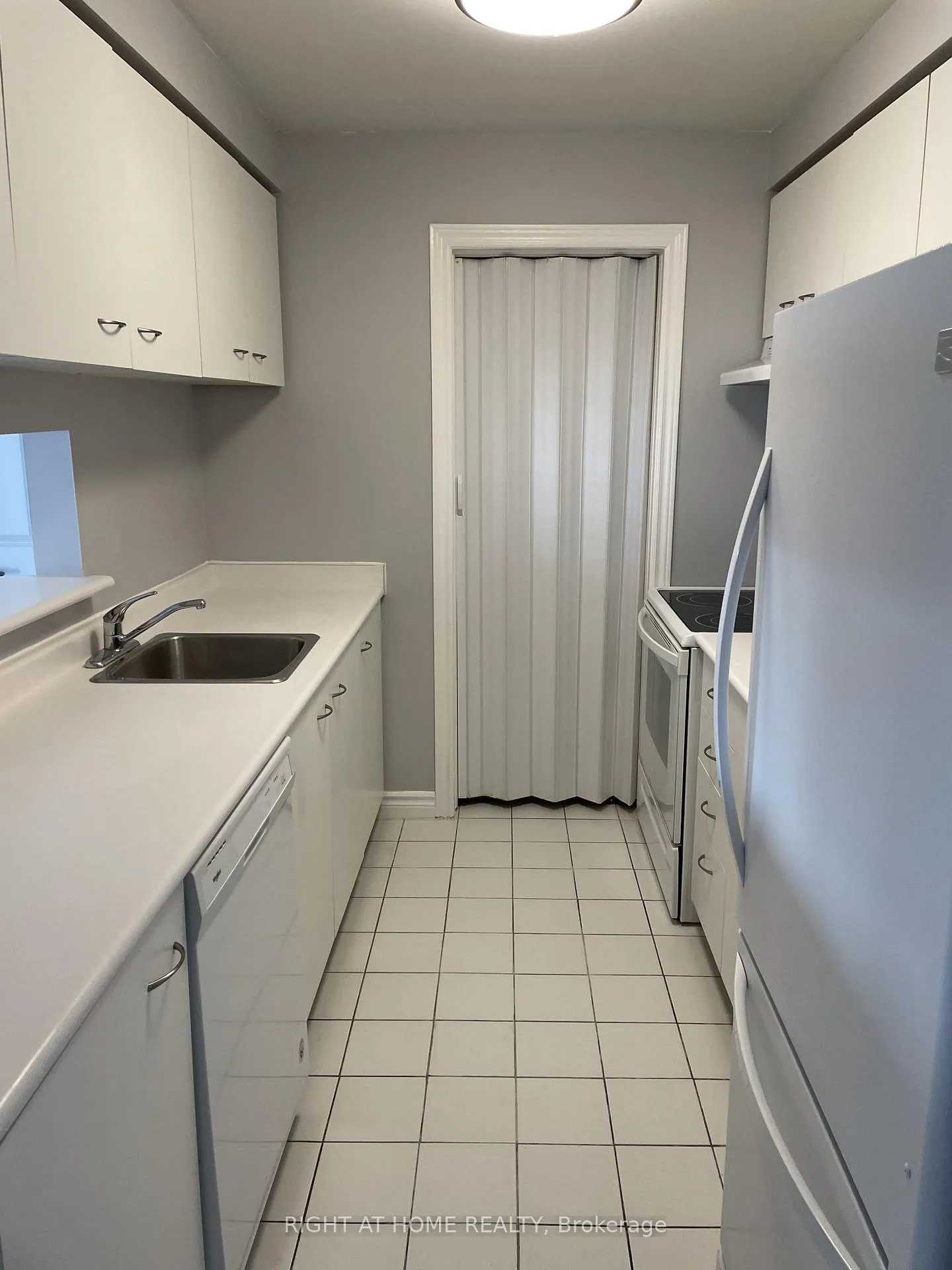Photo 6 of Unit 307, 193 Lake Driveway, Ajax, South West — HOMEH