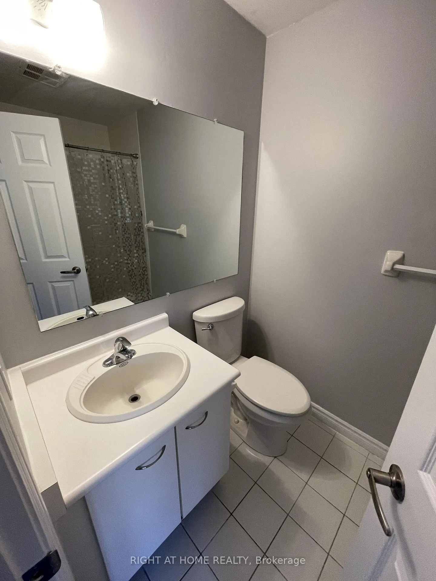 Photo 11 of Unit 307, 193 Lake Driveway, Ajax, South West — HOMEH
