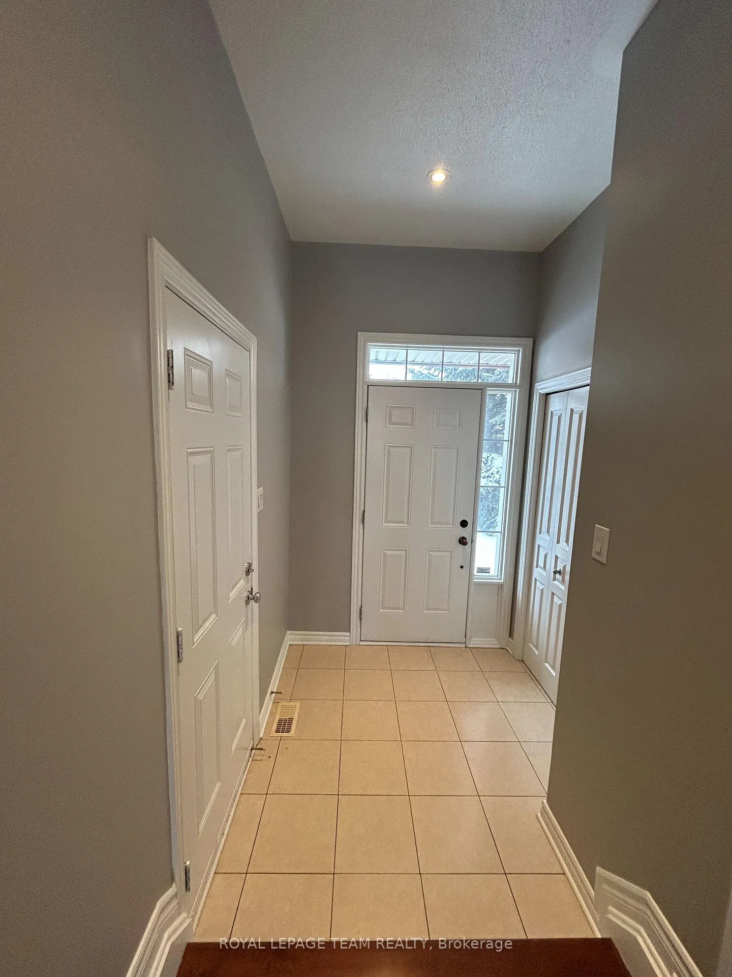 Photo 2 of 227 Jersey Tea Circle N, Ottawa, Riverside South/Gloucester Glen — HOMEH