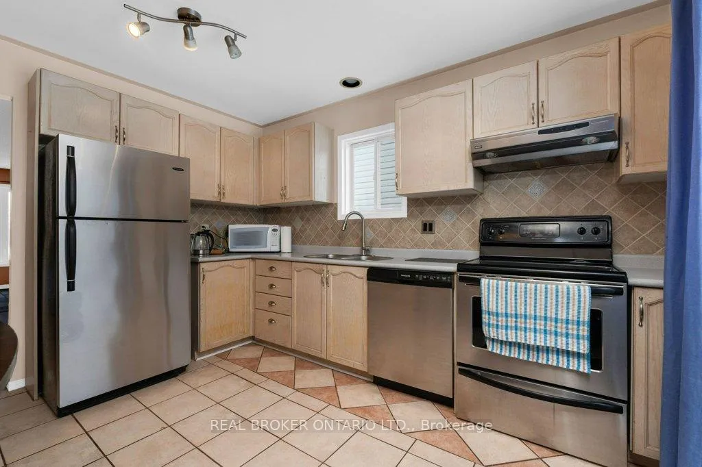 Photo 23 of 48 Ward Drive, Barrie, Painswick North — HOMEH