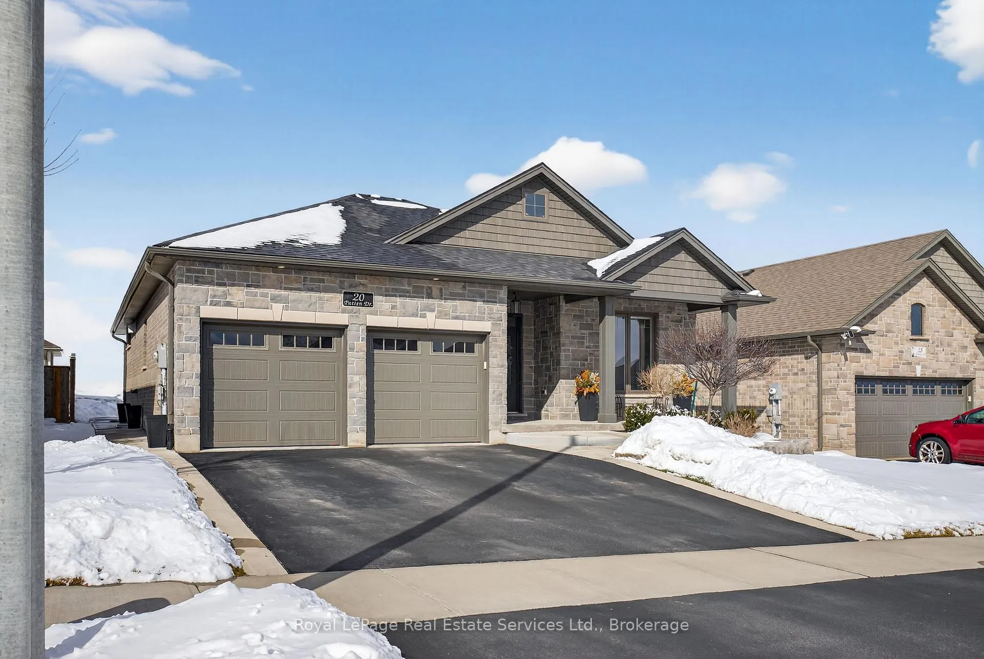 Photo 2 of 20 Patten Drive, Brant, South Dumfries — HOMEH