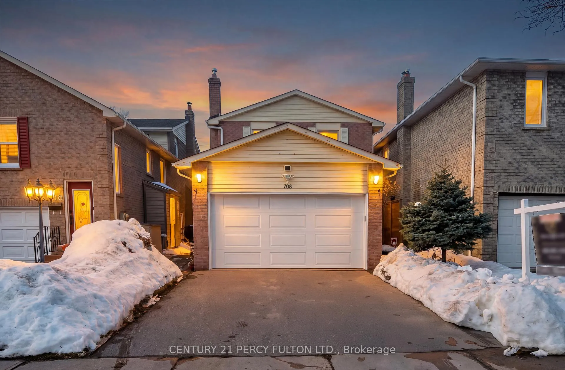 Photo 2 of 708 Abingdon Court, Pickering, West Shore — HOMEH