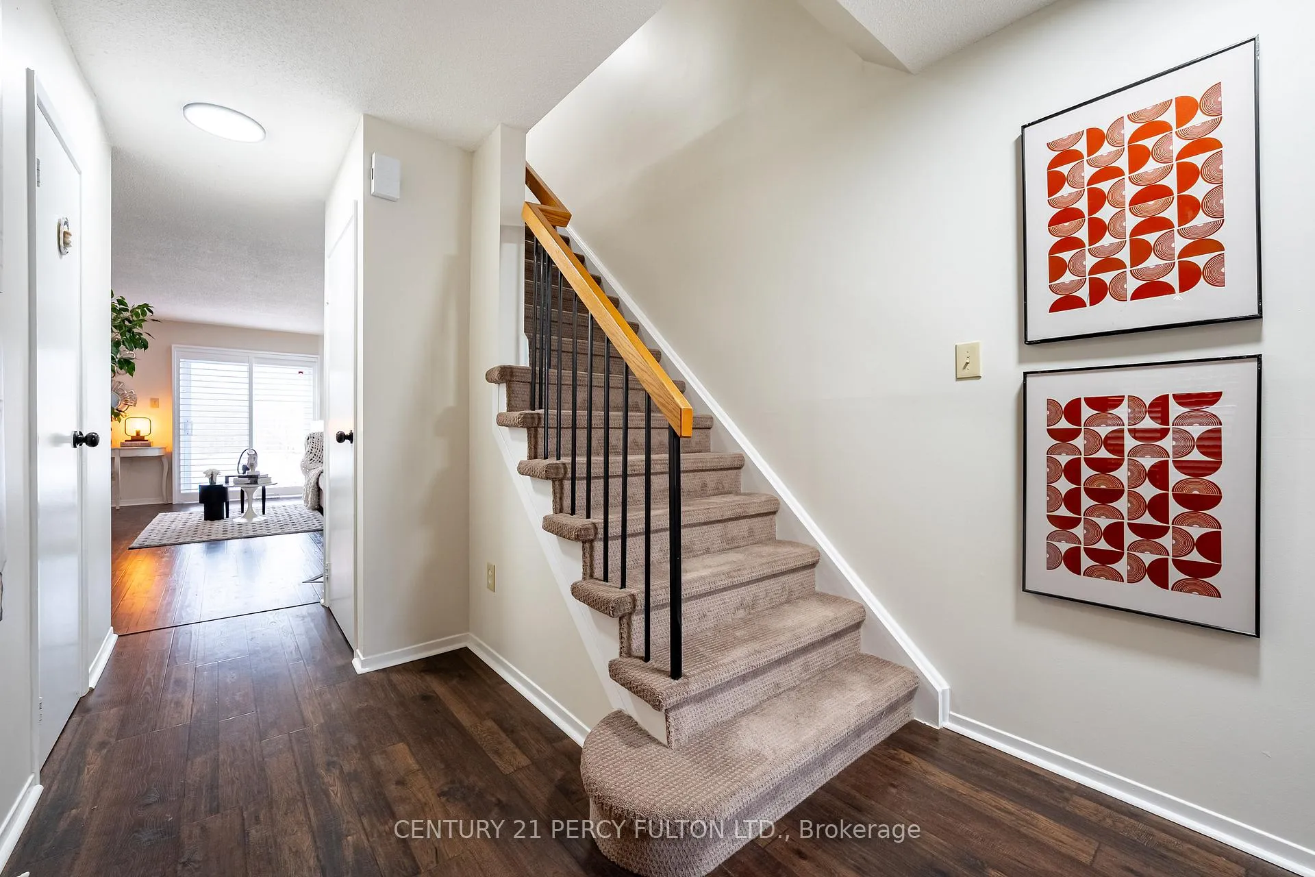 Photo 4 of 708 Abingdon Court, Pickering, West Shore — HOMEH