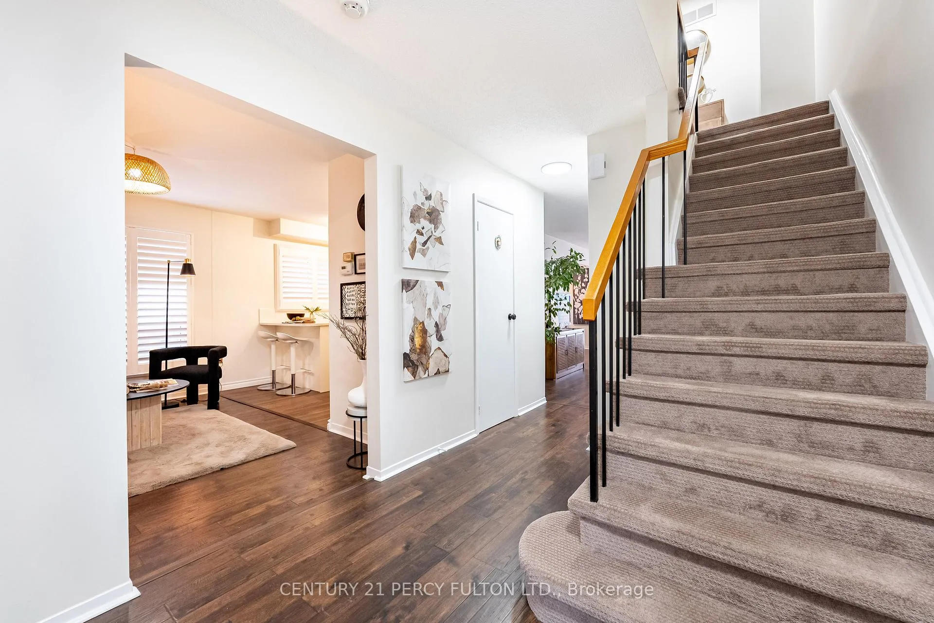 Photo 5 of 708 Abingdon Court, Pickering, West Shore — HOMEH