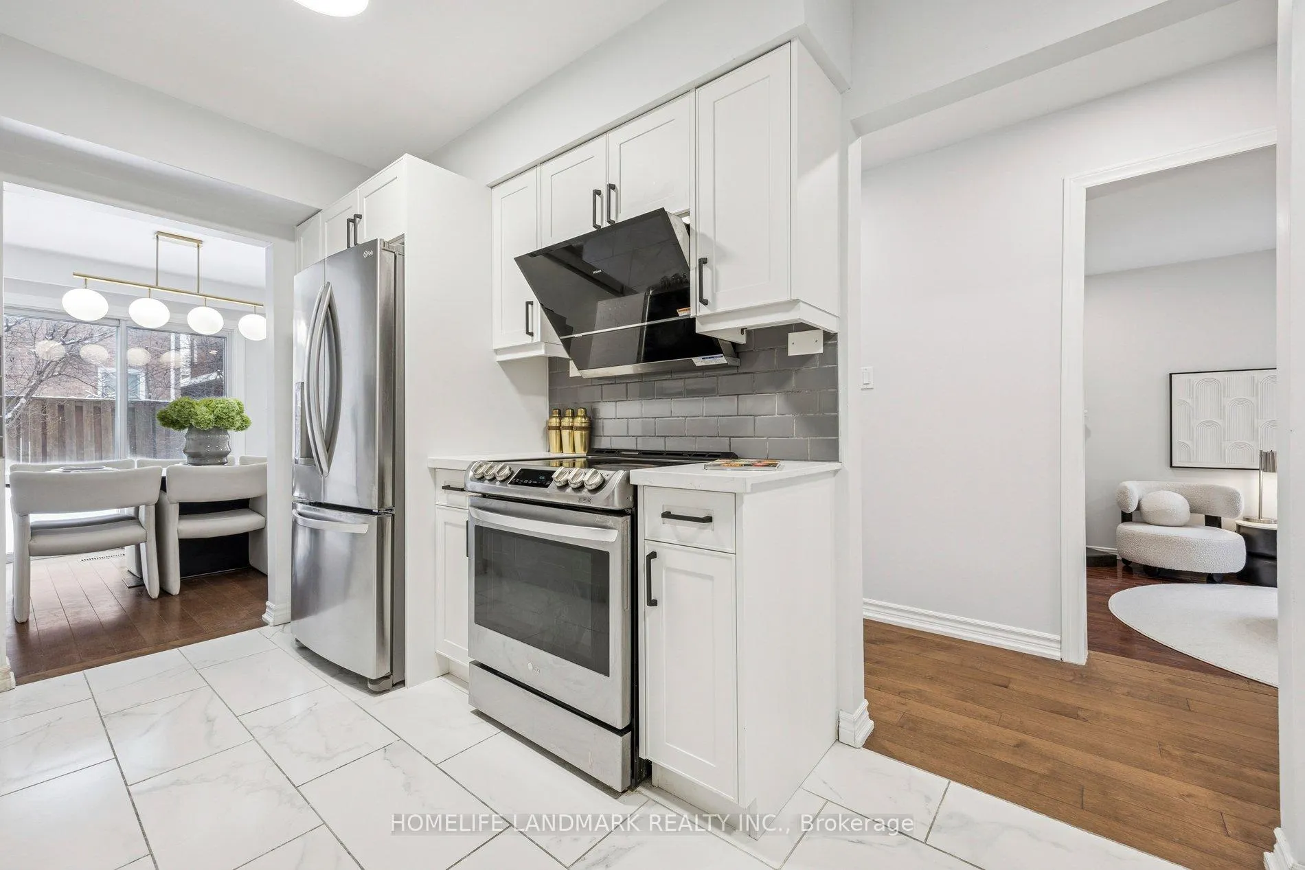 Photo 5 of 149 Glenmanor Way, Vaughan, Crestwood-Springfarm-Yorkhill — HOMEH