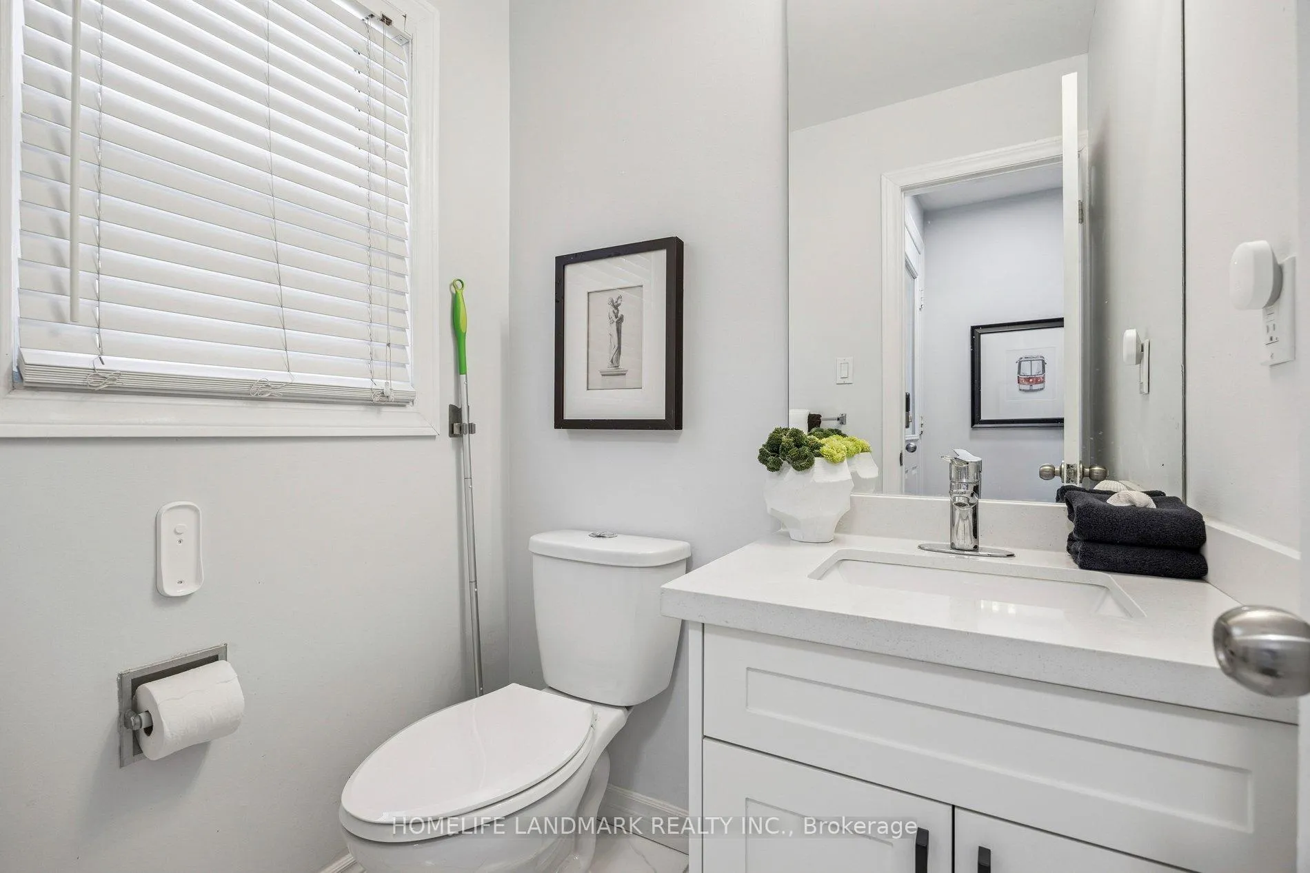 Photo 13 of 149 Glenmanor Way, Vaughan, Crestwood-Springfarm-Yorkhill — HOMEH