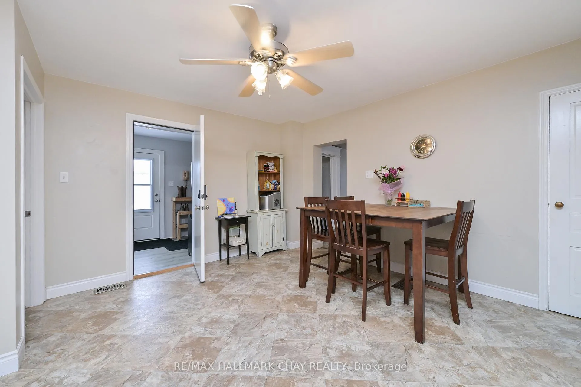 Photo 5 of 48 Caroline Street W, Clearview, Creemore — HOMEH