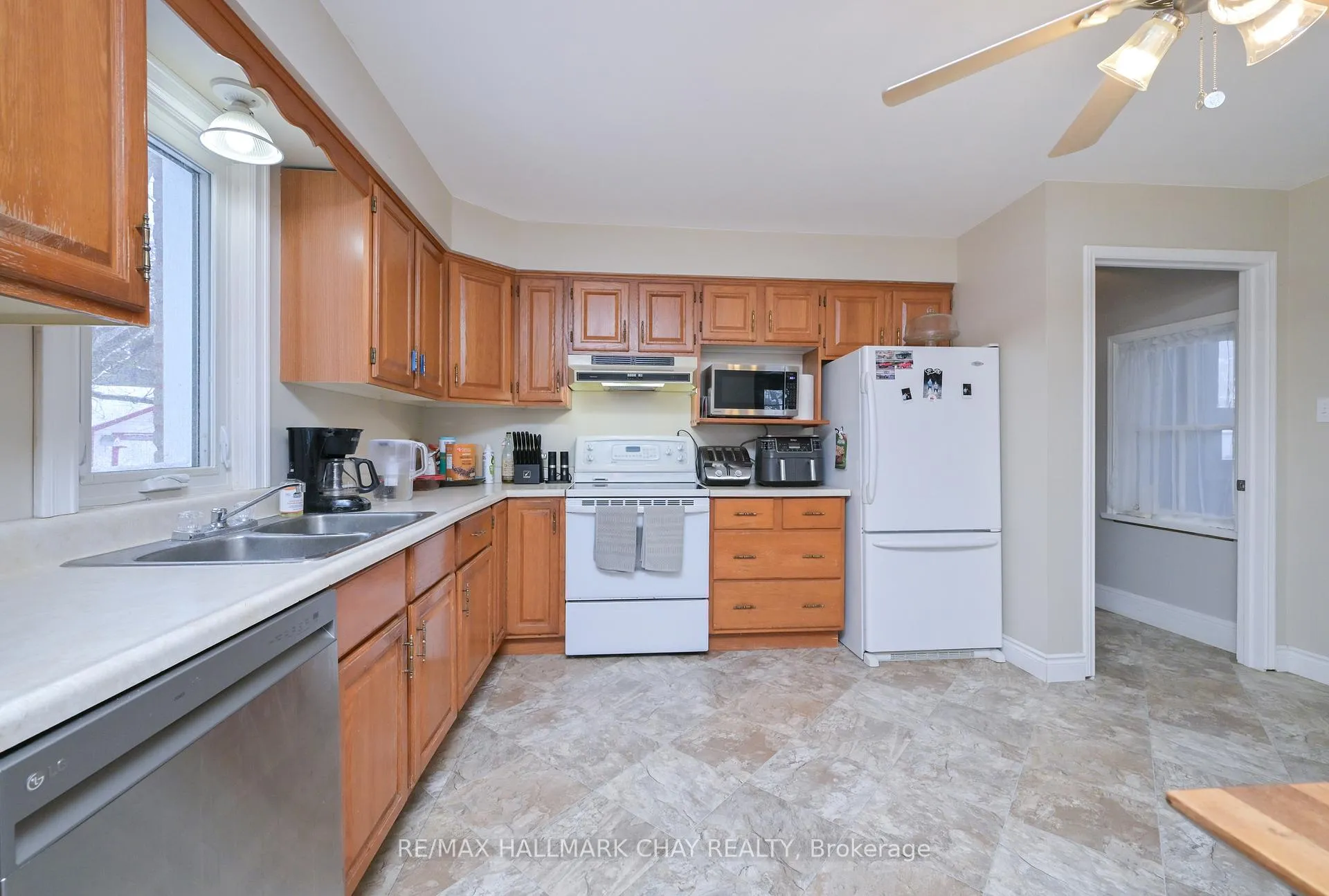 Photo 7 of 48 Caroline Street W, Clearview, Creemore — HOMEH