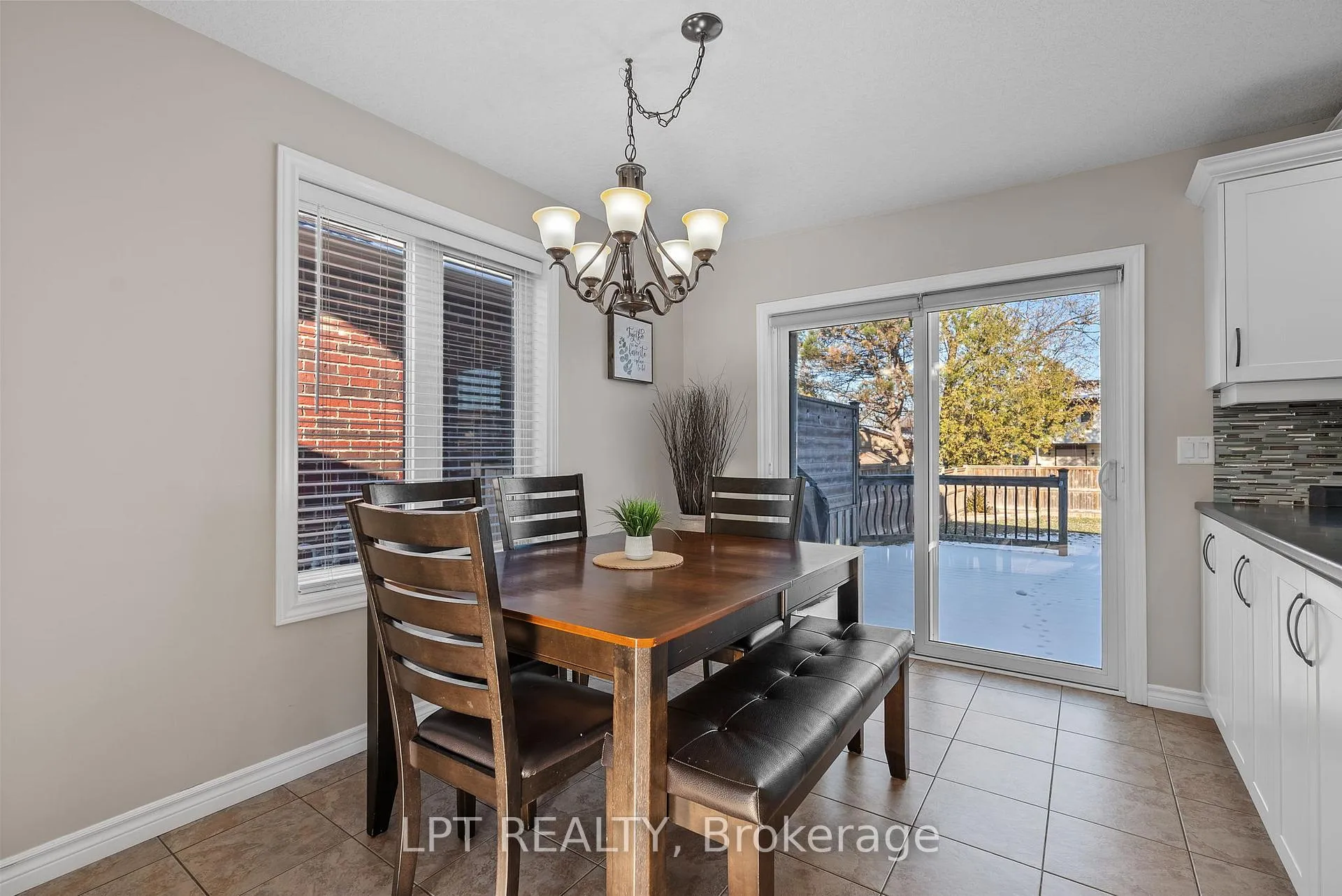 Photo 10 of 102 Joseph Street, Lucan Biddulph, Lucan — HOMEH