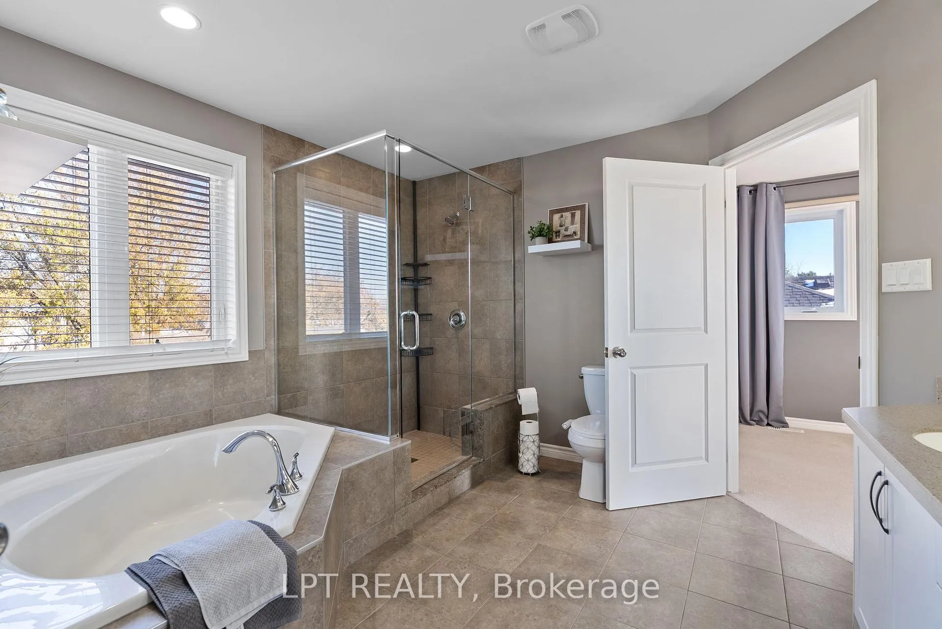 Photo 23 of 102 Joseph Street, Lucan Biddulph, Lucan — HOMEH