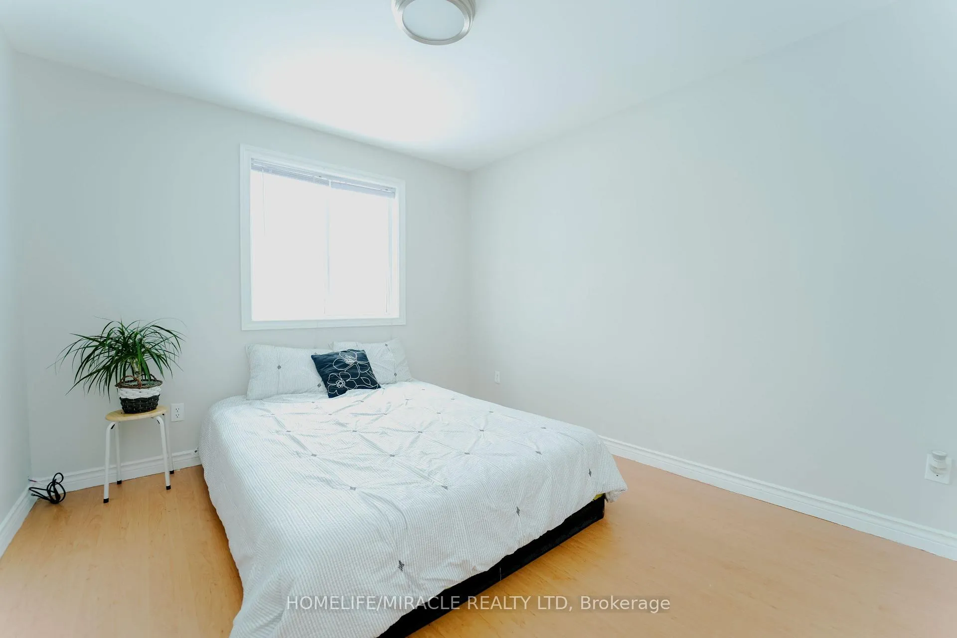 Photo 11 of 1537 Langlois Avenue, Windsor — HOMEH