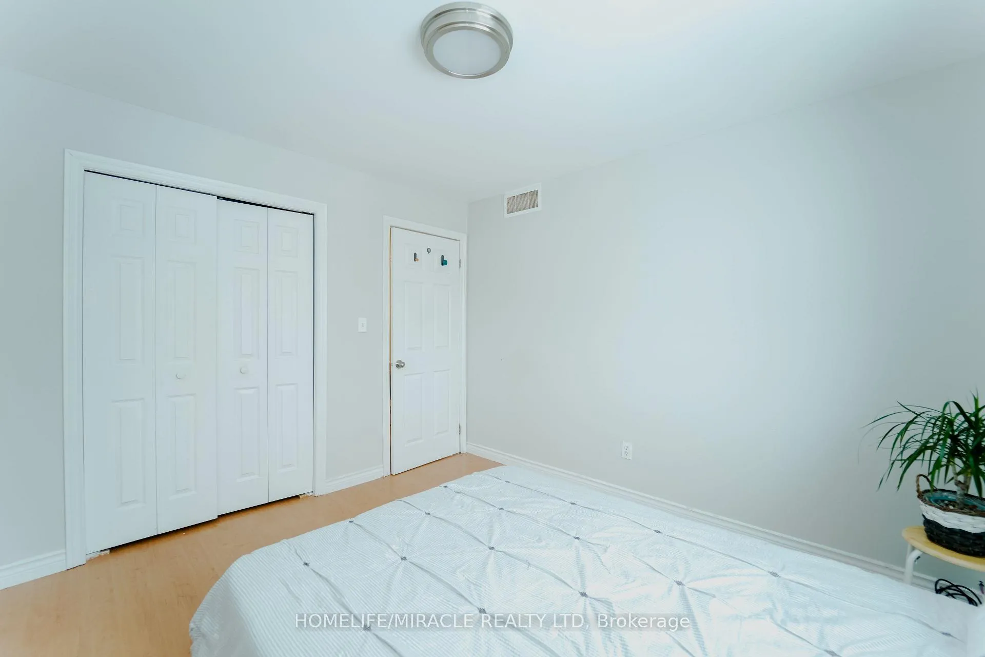 Photo 12 of 1537 Langlois Avenue, Windsor — HOMEH