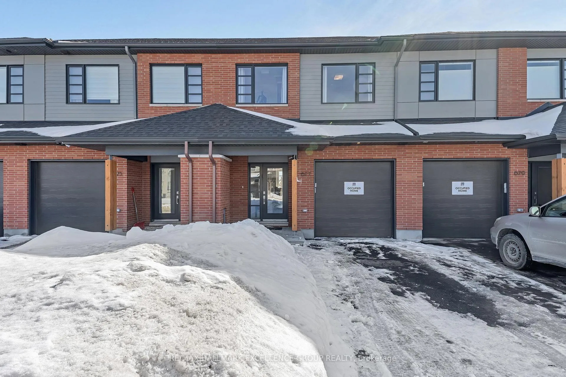 Front of 677 Honeydew Street