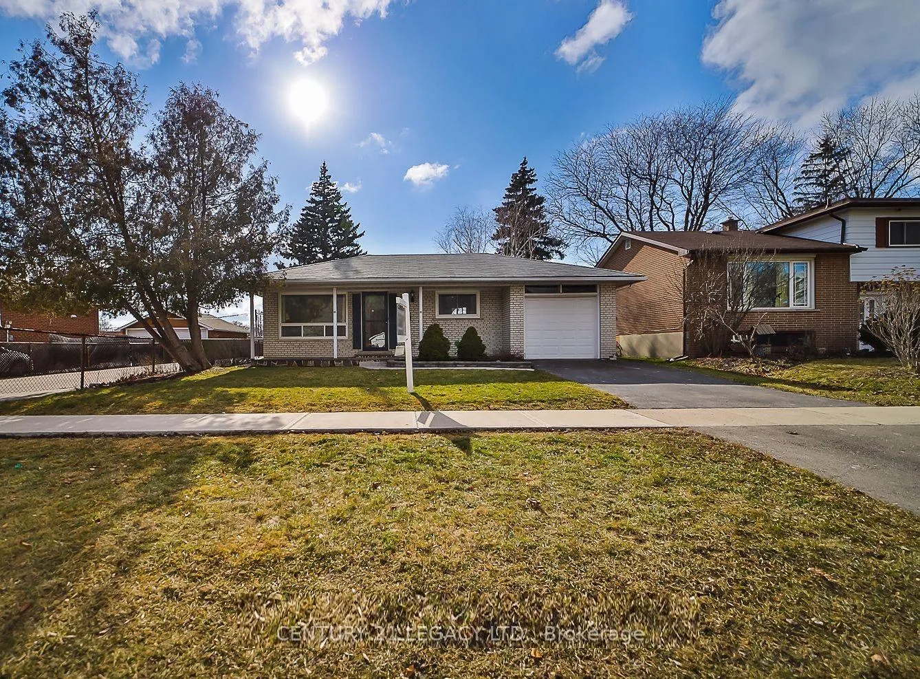 Front of Unit (Upper), 18 Harper Road
