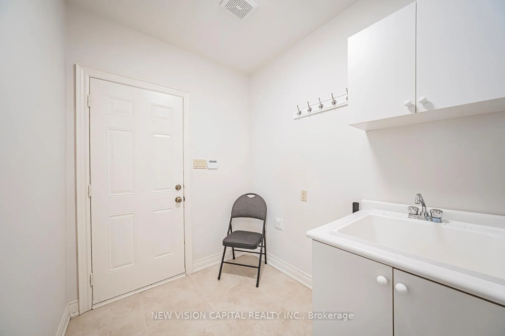 Photo 16 of 102 Hua Du Avenue, Markham, Berczy — HOMEH