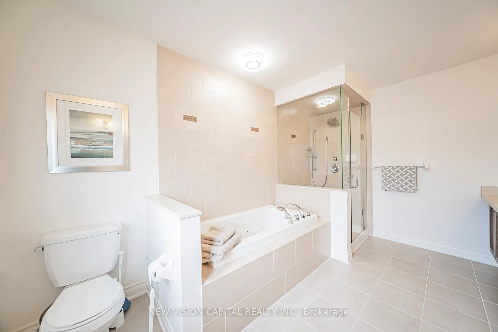 Photo 21 of 102 Hua Du Avenue, Markham, Berczy — HOMEH