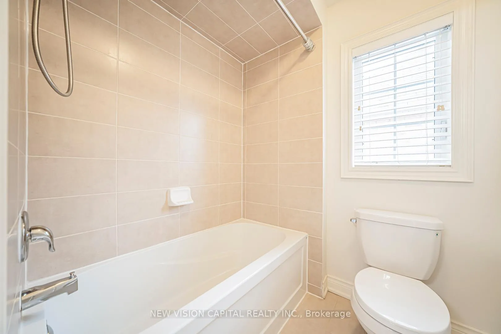 Photo 25 of 102 Hua Du Avenue, Markham, Berczy — HOMEH