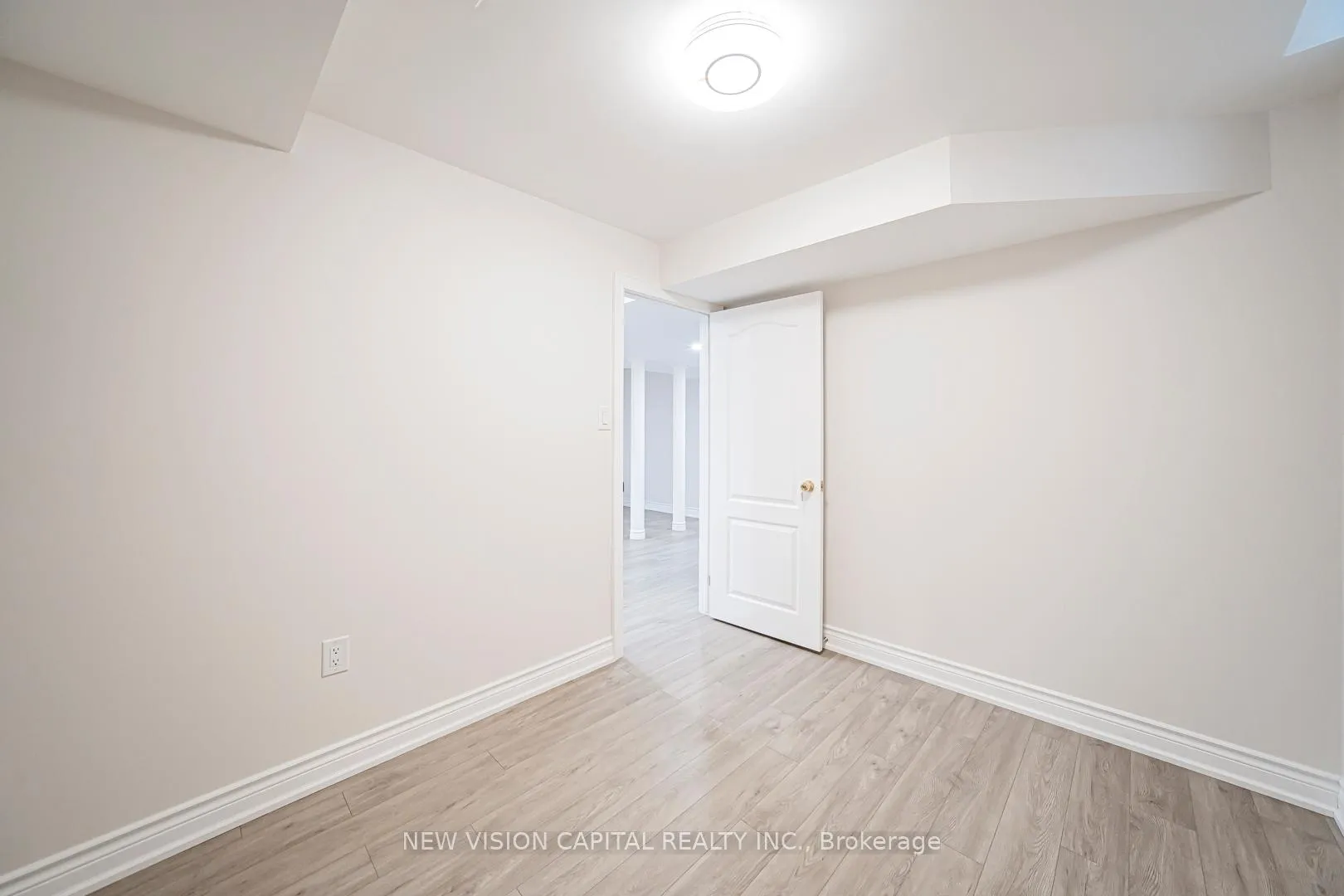 Photo 38 of 102 Hua Du Avenue, Markham, Berczy — HOMEH