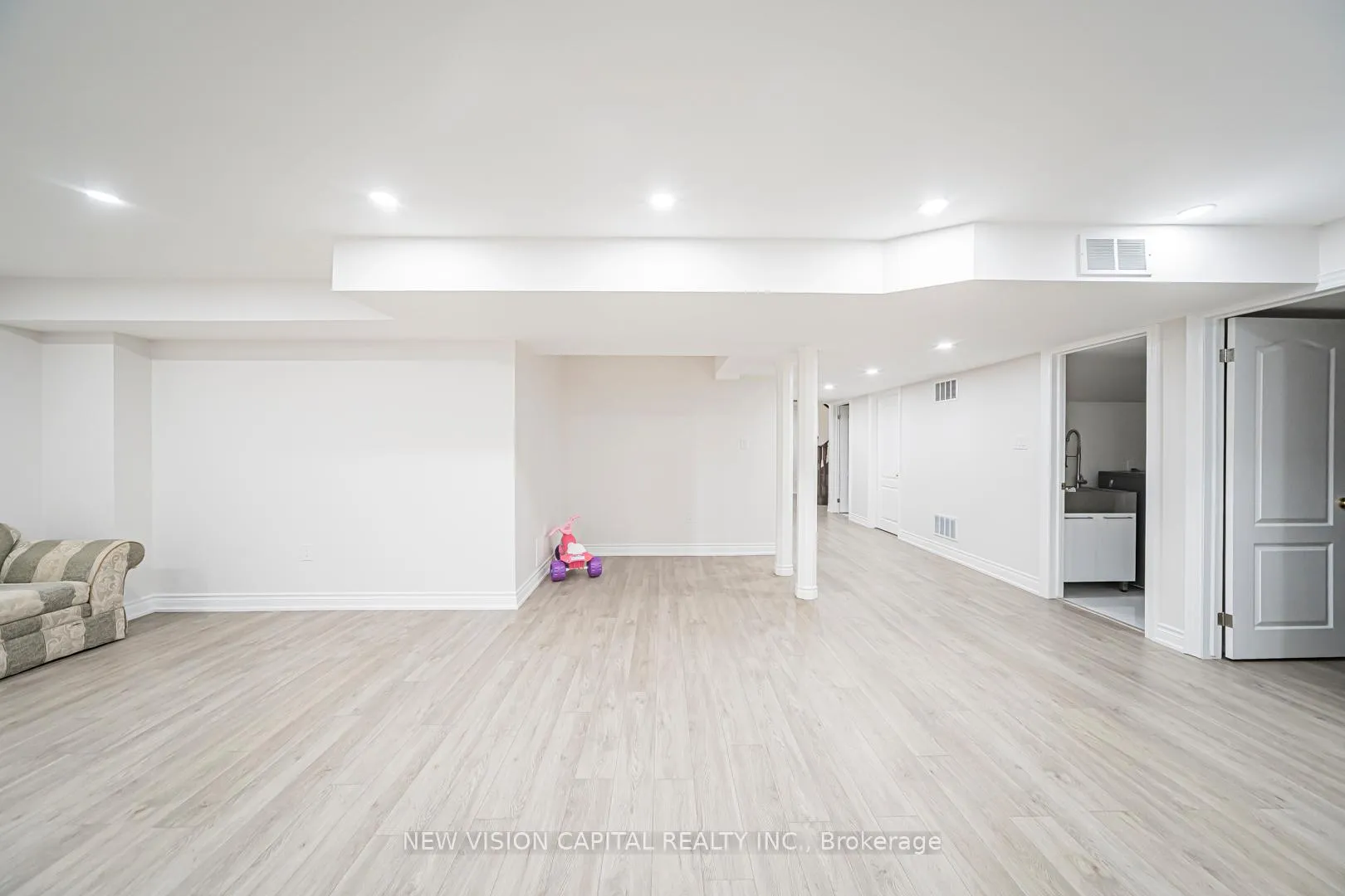 Photo 40 of 102 Hua Du Avenue, Markham, Berczy — HOMEH