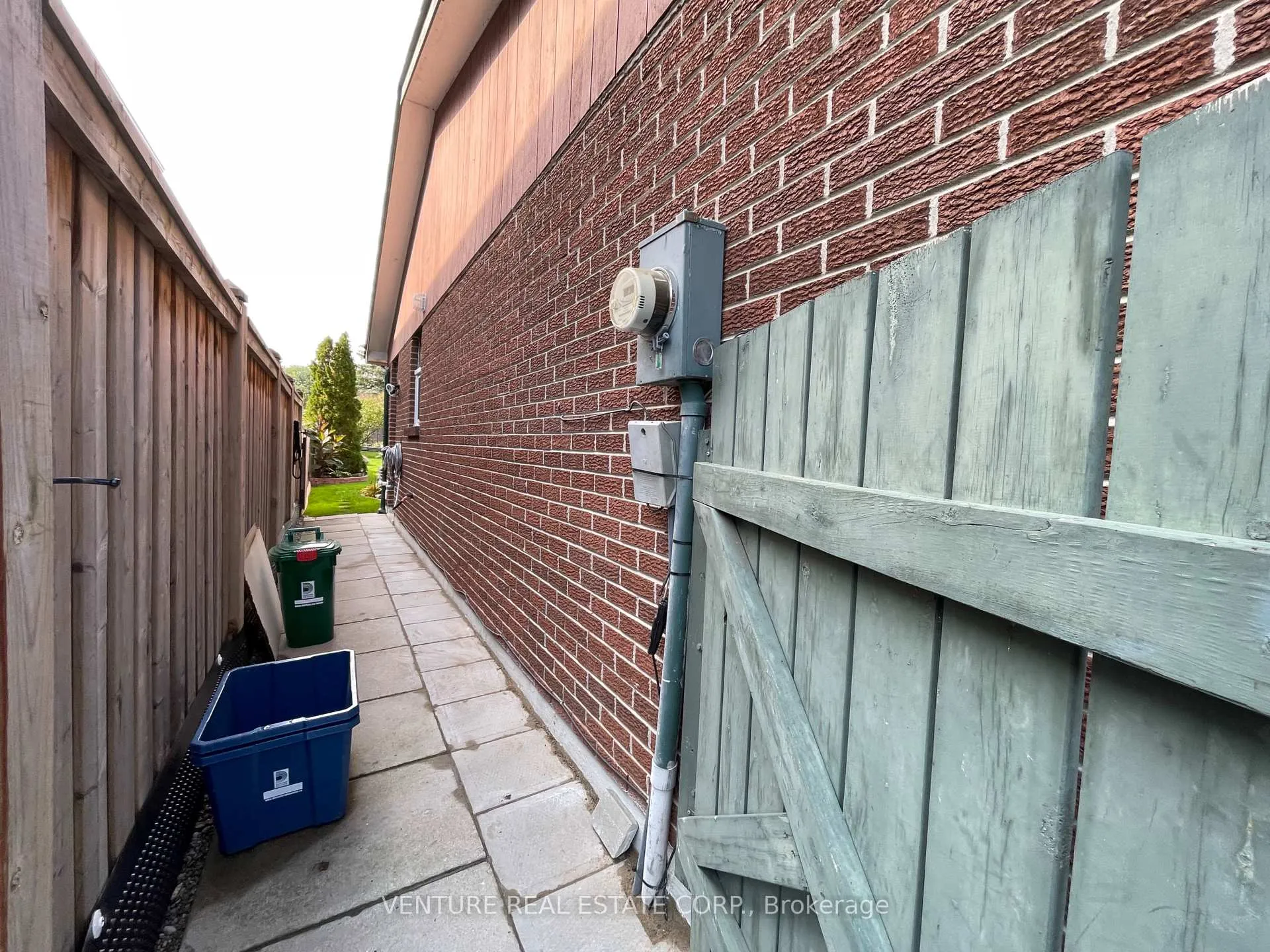 Photo 2 of Unit Bsmt, 1870 Shadybrook Drive, Pickering, Amberlea — HOMEH