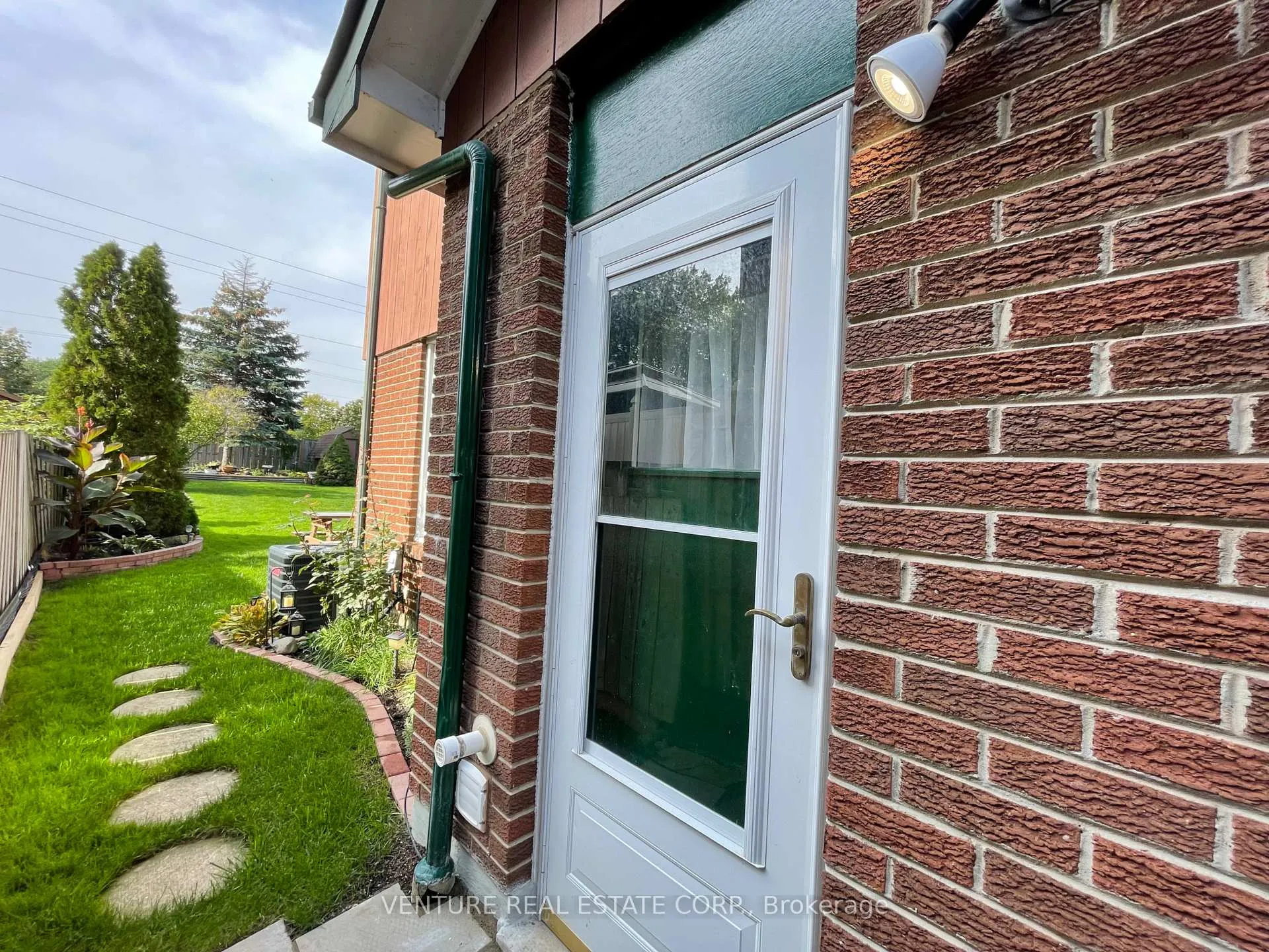 Photo 3 of Unit Bsmt, 1870 Shadybrook Drive, Pickering, Amberlea — HOMEH