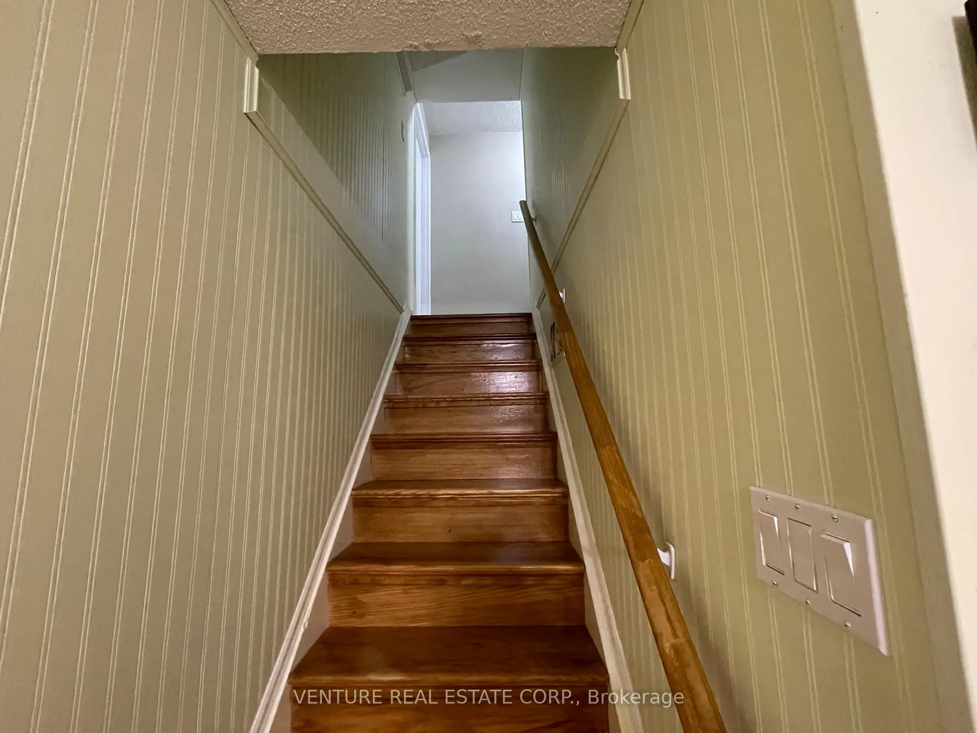 Photo 4 of Unit Bsmt, 1870 Shadybrook Drive, Pickering, Amberlea — HOMEH
