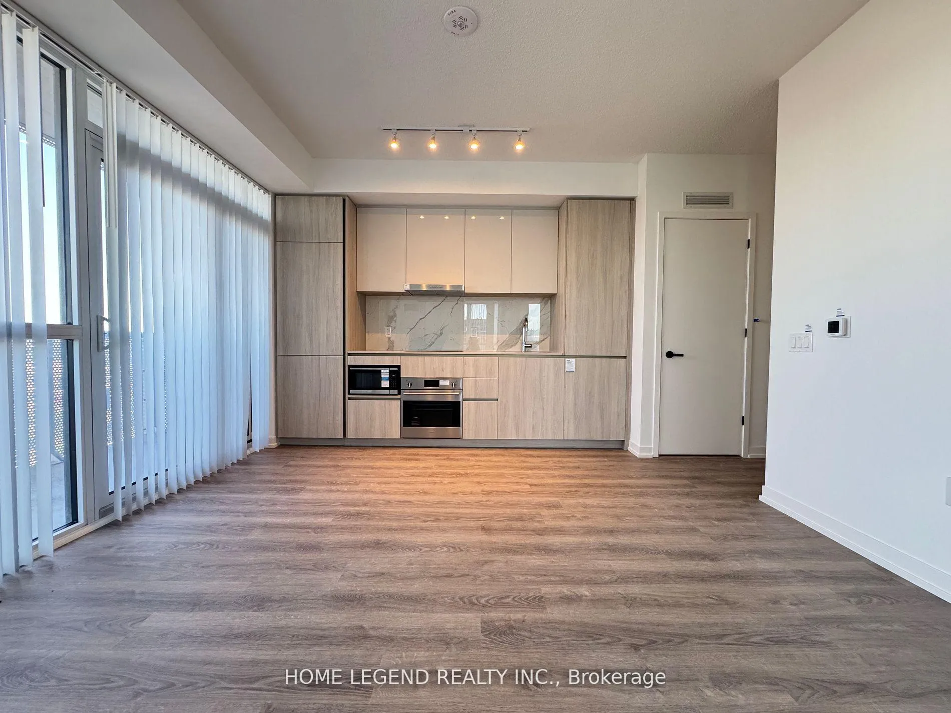 Photo 2 of Unit 4606, 8 Interchange Way, Vaughan, Vaughan Corporate Centre — HOMEH