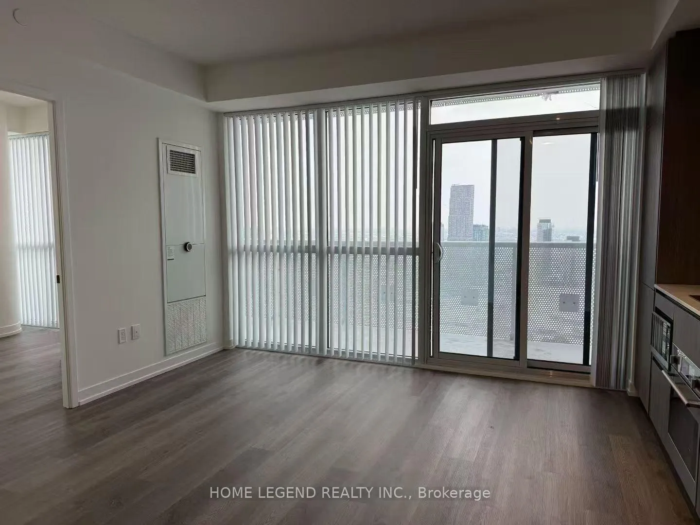 Photo 4 of Unit 4606, 8 Interchange Way, Vaughan, Vaughan Corporate Centre — HOMEH