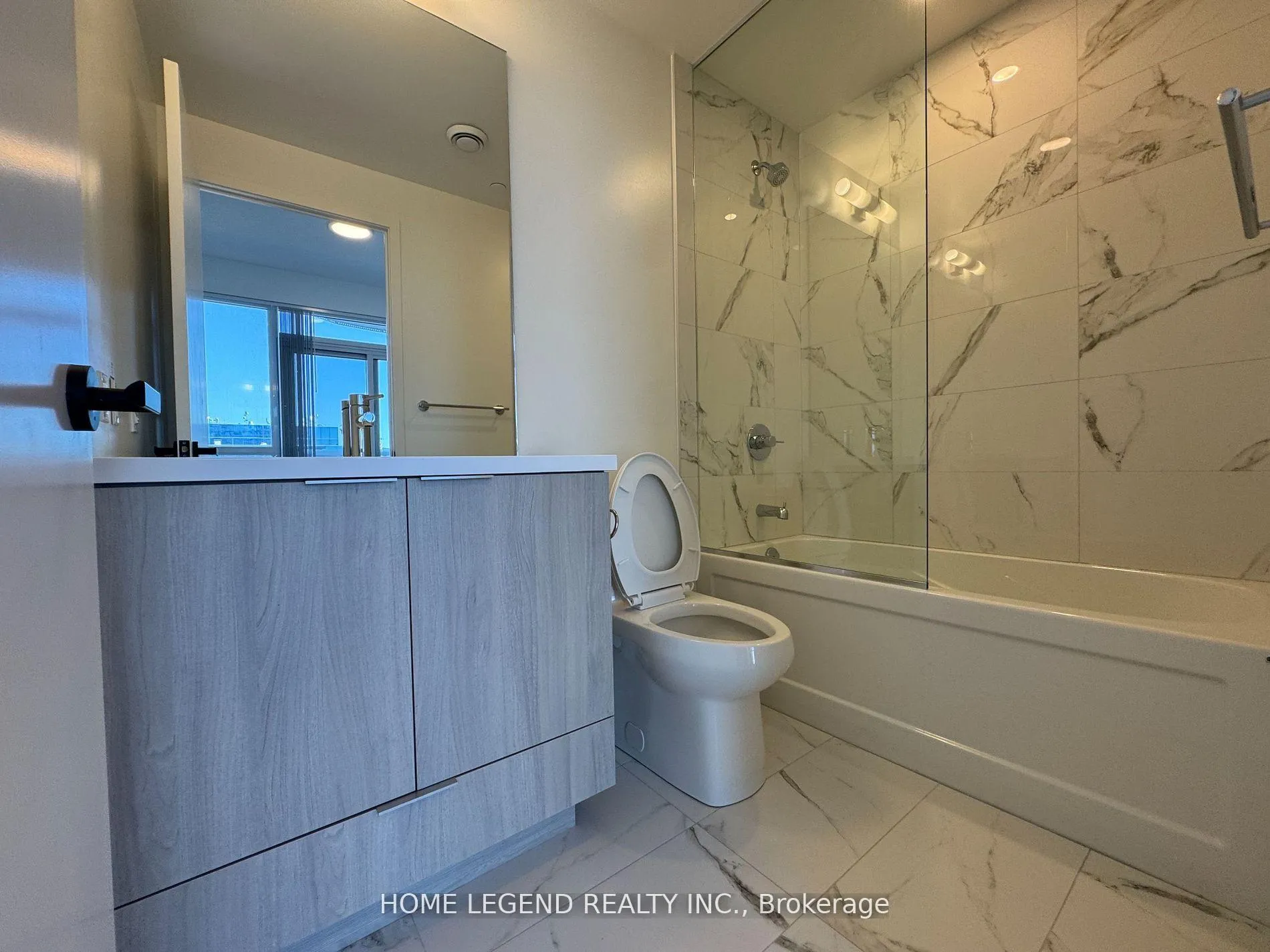 Photo 7 of Unit 4606, 8 Interchange Way, Vaughan, Vaughan Corporate Centre — HOMEH